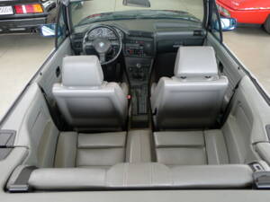 Image 31/37 of BMW 325i (1991)