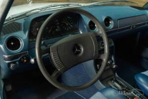 Imagen 13/19 de Mercedes-Benz 250 (1978)