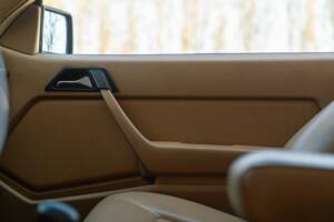 Bild 28/46 von Mercedes-Benz 300 CE (1988)