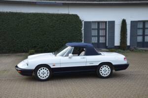 Immagine 6/18 di Alfa Romeo 2.0 Spider (1991)