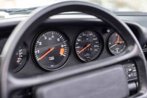 Image 66/132 of Porsche 911 Speedster 3.2 (1989)