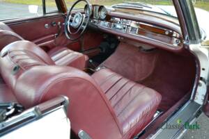 Image 19/50 of Mercedes-Benz 250 SE (1966)