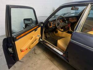 Image 15/22 of Jaguar XJ 12 (1988)