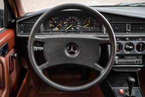 Bild 27/62 von Mercedes-Benz 190 E (1983)