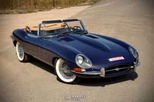 Image 17/80 de Jaguar Type E 4.2 (1966)