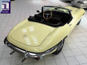 Image 7/51 de Jaguar E-Type (1970)