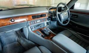 Image 3/34 of Jaguar XJS 5.3 V12 (1992)
