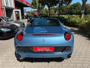 Immagine 36/42 di Ferrari California (2011)