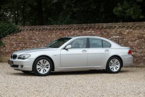 Immagine 29/50 di BMW 750i (2007)