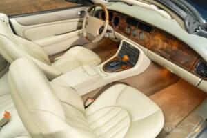 Image 11/19 de Jaguar XK8 4.0 (1998)