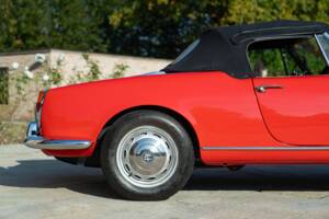 Image 32/50 of Alfa Romeo Giulia 1600 Spider (1964)