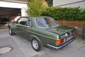 Bild 4/11 von Mercedes-Benz 230 CE (1983)