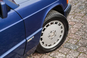 Imagen 2/48 de Mercedes-Benz 190 E 2.3 (1992)