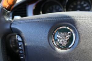 Image 32/50 of Jaguar XJ 8 4.2 (2004)