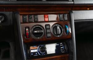 Bild 28/38 von Mercedes-Benz 500 E (1992)