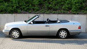 Image 9/74 of Mercedes-Benz E 320 (1997)