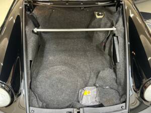 Bild 24/32 von Porsche 911 Carrera 3.2 (WTL) (1985)