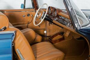Image 15/20 de Mercedes-Benz 220 SE b (1965)