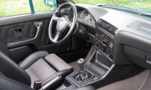 Immagine 11/21 di BMW 318i (1991)