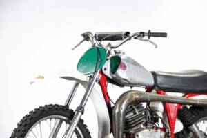 Image 46/50 of CZ 250 (1977)