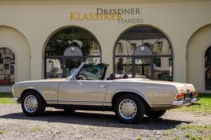 Image 4/56 de Mercedes-Benz 280 SL (1970)
