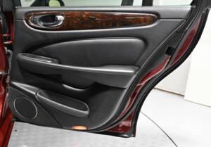 Image 26/50 of Jaguar XJR Super V8 (2004)