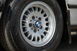 Bild 18/44 von BMW 628 CSi (1900)