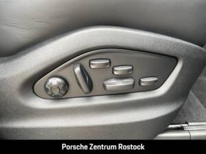 Bild 17/31 von Porsche Cayenne Coupé E-Hybrid (2025)