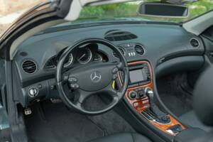 Image 43/50 of Mercedes-Benz SL 500 (2001)