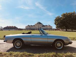 Image 4/8 of Alfa Romeo 2000 Spider Veloce (1978)