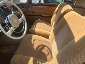 Image 8/21 de Mercedes-Benz 220 SE (1960)