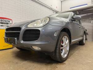 Image 2/16 de Porsche Cayenne Turbo (2003)