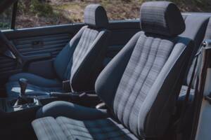 Bild 26/36 von BMW 318i (1991)