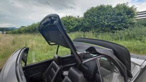 Immagine 22/53 di BMW 320i (1989)