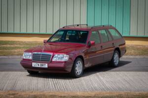 Bild 2/28 von Mercedes-Benz E 320 T (1993)
