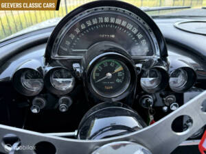 Bild 17/24 von Chevrolet Corvette (1962)