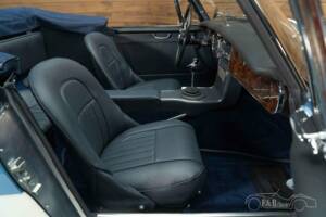 Image 13/19 de Austin-Healey 3000 Mk III (BJ8) (1967)