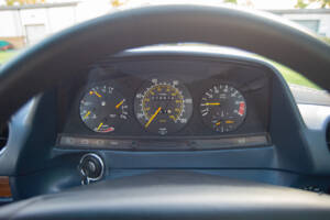 Bild 17/28 von Mercedes-Benz 230 CE (1984)