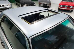Bild 16/18 von Mercedes-Benz 230 C (1977)