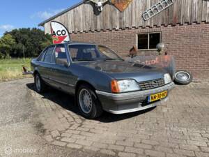 Image 31/35 de Opel Rekord 2,0 E (1985)