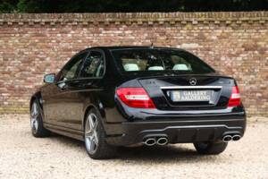 Image 35/50 of Mercedes-Benz C 63 AMG (2012)