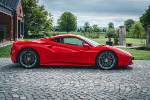 Image 6/56 of Ferrari 488 GTB (2020)