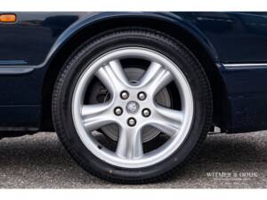 Image 23/31 of Jaguar XJR 4.0 (1999)