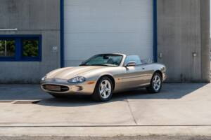 Image 1/91 de Jaguar XK8 4.0 (2000)