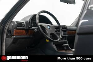 Image 11/15 of BMW 750iL (1988)