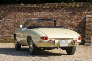 Image 2/50 of Alfa Romeo 1600 Duetto (1967)