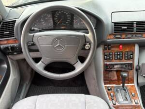 Immagine 14/28 di Mercedes-Benz 400 SE (1992)