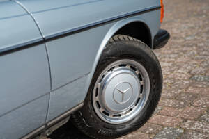 Image 2/38 of Mercedes-Benz 300 D (1981)