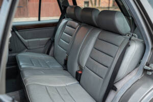 Image 44/66 of Mercedes-Benz 200 TE (1989)