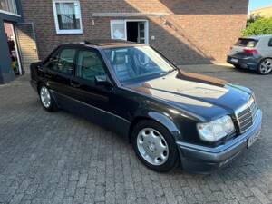 Imagen 6/64 de Mercedes-Benz E 500 (1993)